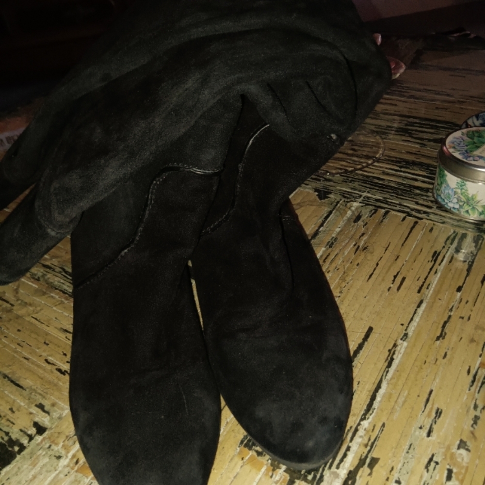Gorgeous Michael kors soft suede boots